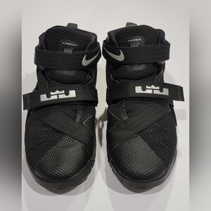 Used Nike LeBron athletic shoes size 3Y